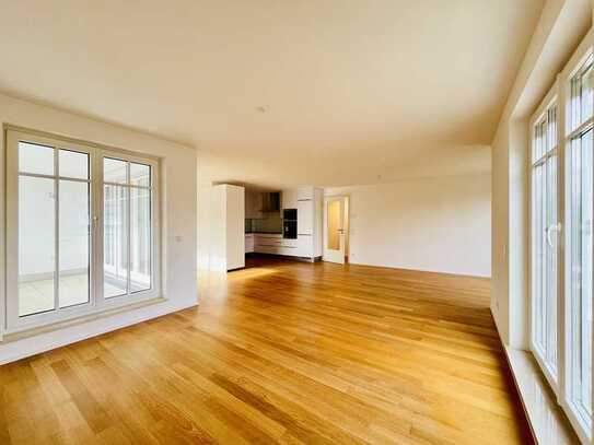 Großzügige 3 Zi. OG-Wohnung mit EBK, 1 Loggia und 2 Balkonen