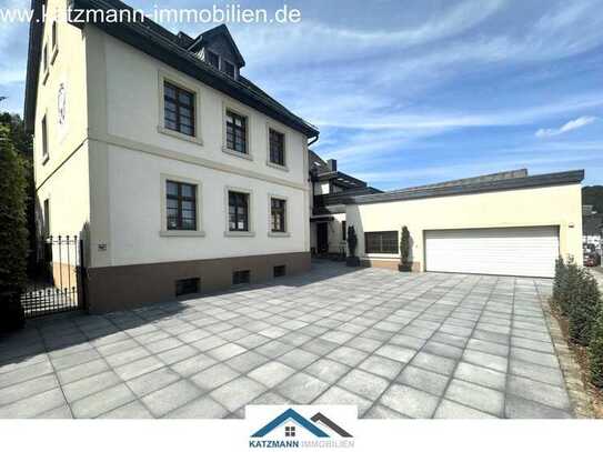 2 Häuser: Repräsentatives Wohnhaus, Ferienwohnung, Arztpraxis u. Doppelgarage (ca. 571 m² WFL/NFL) z