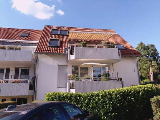 Licht durchflutete 4,5-Raum-Maisonette-Wohnung mit Balkon und Einbauküche in Weinstadt-Schnait