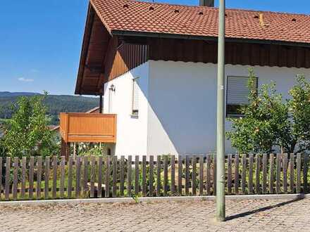 Schöne 2-Zimmer-Wohnung mit Balkon und Einbauküche in Grafenwiesen