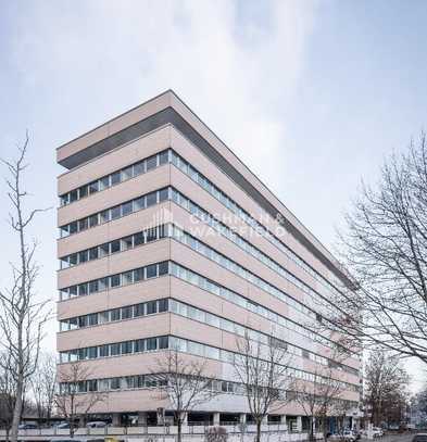 Helle Büroflächen mit Alpenblick