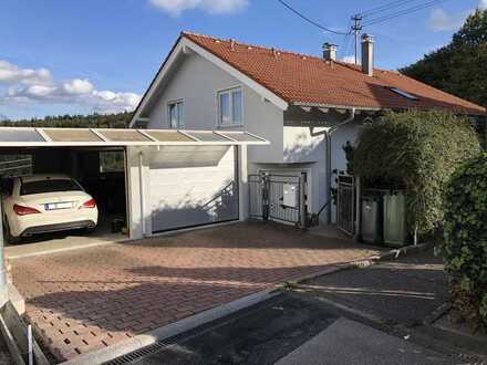 Großes Einfamilienhaus in Aussichtslage am Waldrand