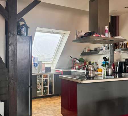 Mini-Loft - Offene 2-Zimmer-DG-Wohnung im Herzen Limmers