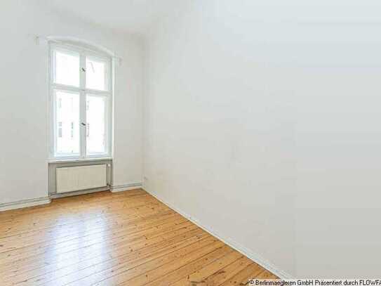 Very well-kept flat with stucco ceilings and wooden floorboards