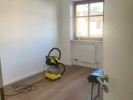 Neu-renovierte , geräumige 2-Zimmer-Wohnung in Neustadt an der Donau