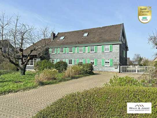 Dreifamilienhaus auf 2.375 m2 Bauland in Wermelskirchen zu verkaufen