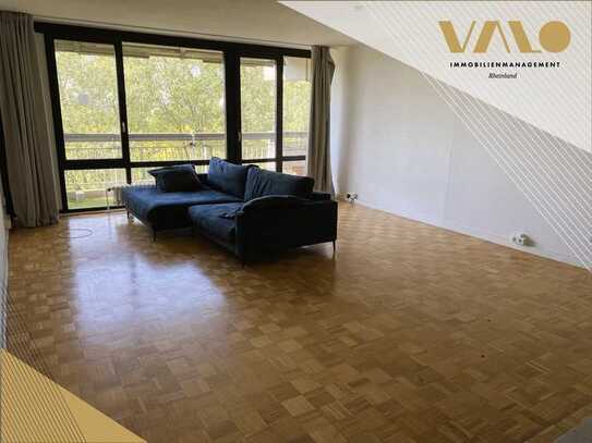 Frisch saniert! Geräumige 4-Zimmerwohnung mit zwei großen Balkonen und Ausblick ins Grüne!