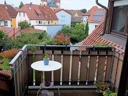 Schöne 2 Zimmer-DG-Wohnung mit Balkon in Ladenburg