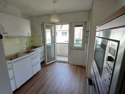 3-Zimmer-Wohnung mit 2 Balkonen in zentraler Lage, WG-geeignet