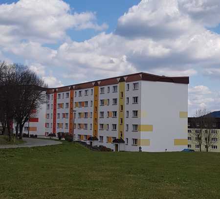 Hell und Günstig! 4-Raum-Wohnung mit tollem Ausblick und Balkon!