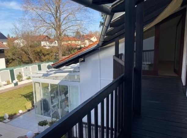                                                               Gro&szlig;z&uuml;gige 3-Zimmer DG-Wohnung                                                       in Gilching (Starnberg)