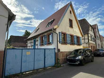 ++ Wohnhaus mit Anbau (ERWEITERUNGSFÄHIG), Hof, Garage, Scheune & idyllischem Garten am Bach ! ++