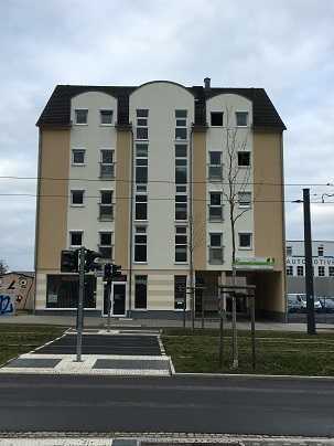 großer Balkon, Einbauküche Aufzug und STP - in UNI-Nähe