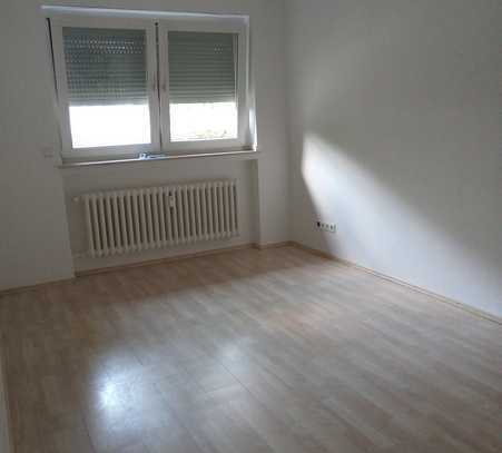 Geschmackvolle 4-Zimmer-Parterre-Wohnung mit Einbauküche in Düsseldorf