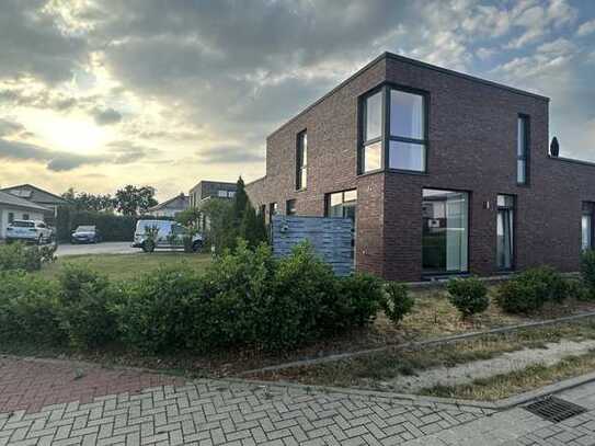 stilvoll-modern-wertig, exklusive Doppelhaushälfte, Garten+ Dachterrasse in Danndorf