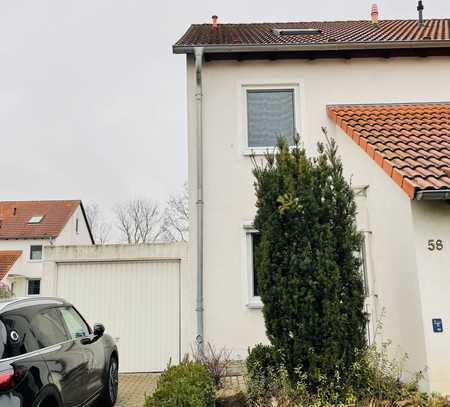 Höll Immobilien: Verkauft Doppelhaushälfte mit gepflegtem Garten und Garage in Halle/Dölau