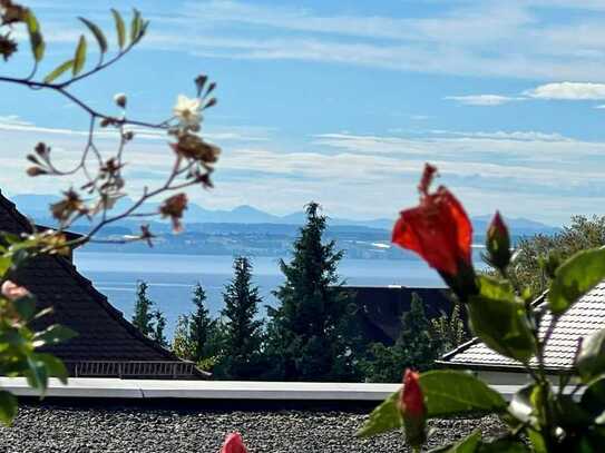 Terrassenhaus mit schöner Seesicht und Alpenblick in Friedrichshafen-West mit Einliegerwohnung