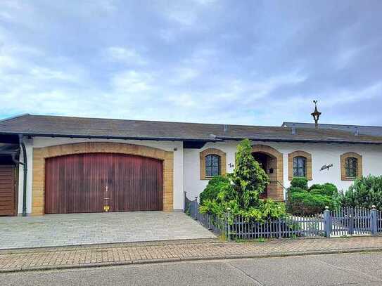 Bungalow mit Doppelgarage und zusätzlichem Bauplatz