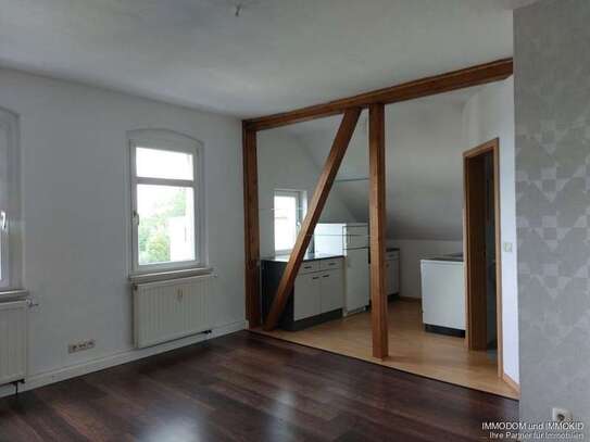 2-Zimmer-Dachwohnung in Friedrichsgrün mit Einbauküche und LAMINAT!