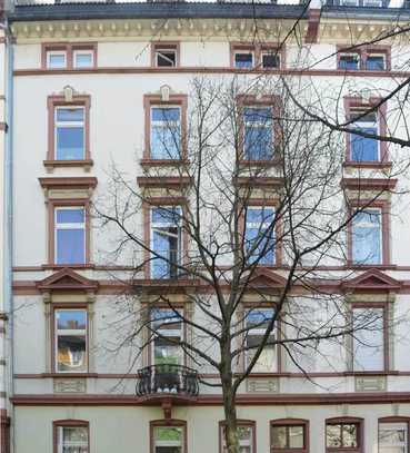 Möbilierte Altbau Wohnung , Nähe EZB, renoviert, Balkon, Fußgängerzone