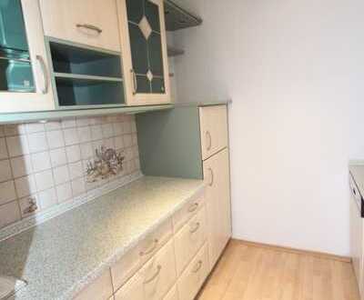 Hochwertig ausgestattete 2-Raum-Wohnung! Balkon, Einbauküche und Garage!