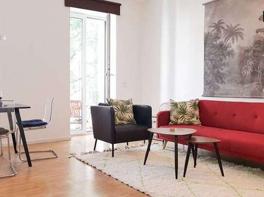 Tastefully Furnished 2-Room Apartment with Fitted Kitchen in Prime Location Near Helmholtzplatz