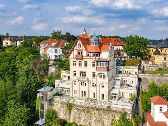 Repräsentative Terrassenwohnung mit Ausblick in der historischen Villa an der Berglehne 1