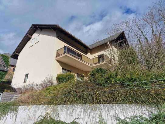 Großes EFH mit weiterem älteren Haus und Scheune auf einem Gesamtgrundstück in Steeden