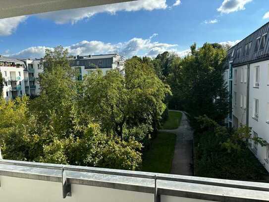 Komplett neu ausgestattete 2-Zimmer-Wohnung mit Balkon und EBK in München Bogenhausen