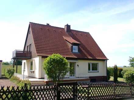 POCHERT IMMOBILIEN - Schönes freistehendes Einfamilienhaus mit großem Sonnengarten
