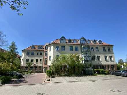 Attraktive Praxisräume im Traditionsärztehaus mit Müritzblick