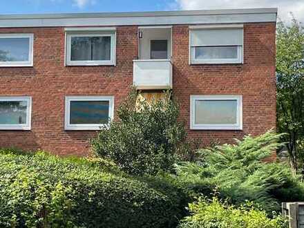 Neuwertige Wohnung ( Erbpacht) mit zwei Zimmern sowie Balkon und EBK in Hamburg
