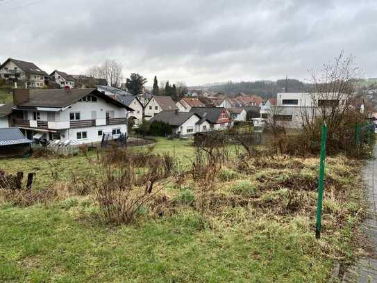 Baulücke in ruhiger Seitenstraße