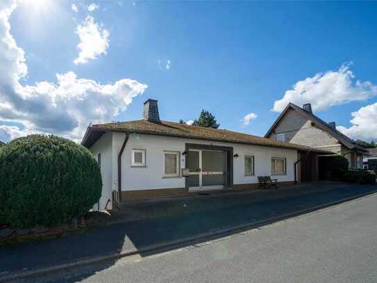 Charmantes Einfamilienhaus mit Einliegerwohnung und Weitblick in Lixfeld