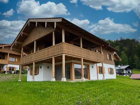 Geräumige 3-Zimmer-Wohnung mit traumhafter Innenausstattung und Blick auf das Bergpanorama!