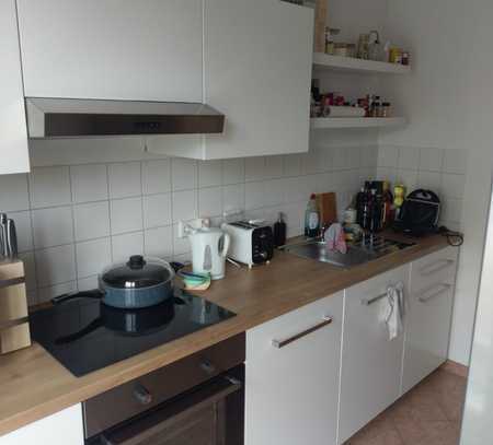 Zzgl. EBK * Bad mit Wanne - Laminat / 2. OG !!!