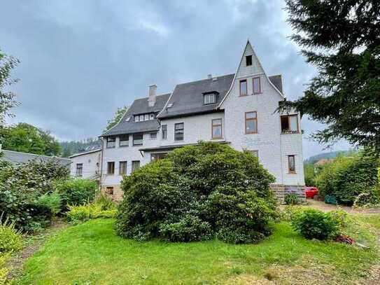 Villa im Lauchagrund mit erheblichem (Ausbau-) Potential!