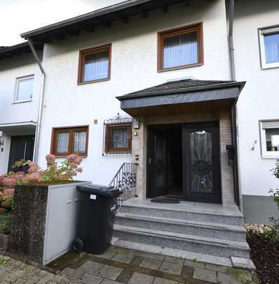 Reihenmittelhaus mit südausgerichteten Garten, Kamin, Einzelgarage in Lützenkirchen!