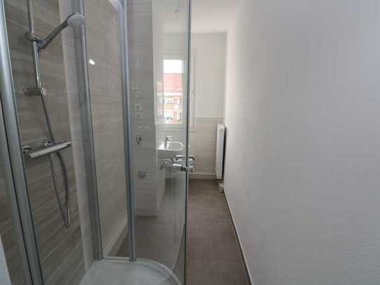 *Es grünt so grün* - Schnäppchen-2RW mit Dusche im Familiengarten