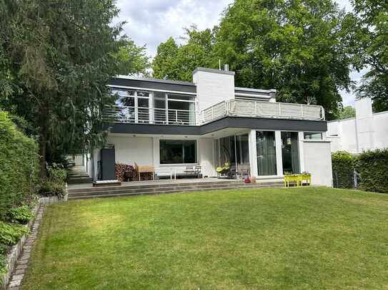 MODERNE ARCHITEKTEN-VILLA AM WANNSEE MIT WASSERBLICK