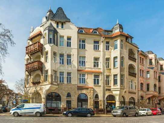 Historisches Erbe, moderner Komfort: Geräumige 3,5-Zimmer-Wohnung mit Aufzug & Loggia im Zentrum-Ost