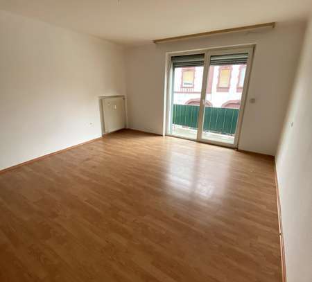 Tolle 4 Zimmer, Küche und Bad Wohnung mit Balkon und Einbauküche