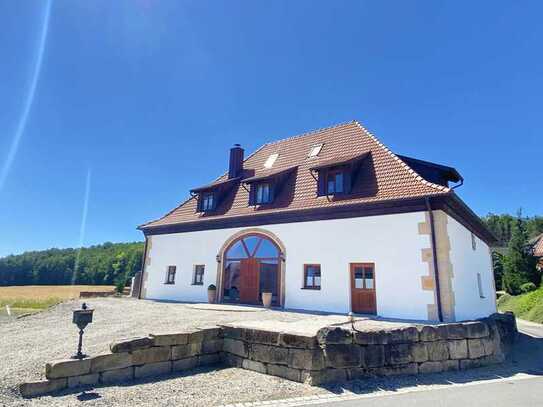 Top-saniertes, historisches Anwesen mit großem Grundstück in schöner Ortsrandlage in Seßlach