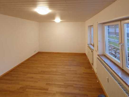 1-Zimmer-Souterrain-Wohnung mit optimaler Lichtausbeute! teil. möbliert.