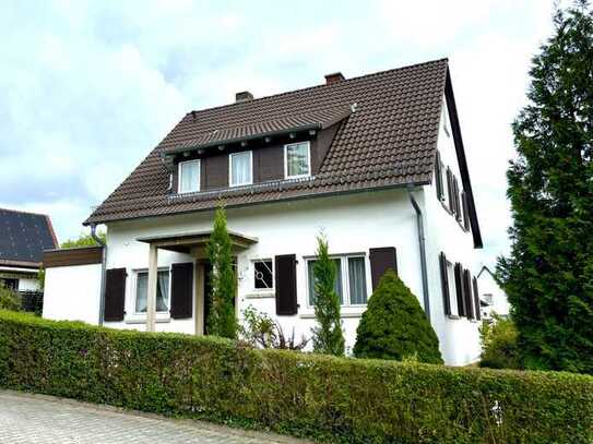 Traumgrundstück mit Wohnhaus in bester Lage