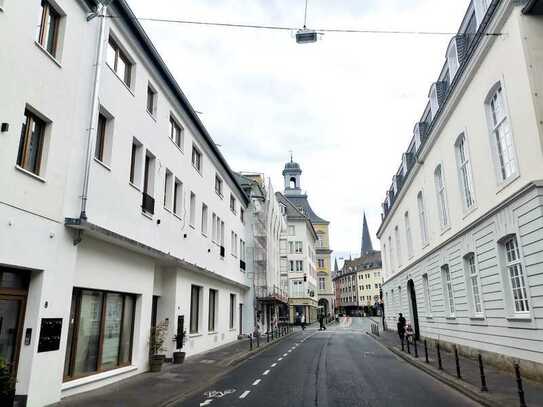 Kernsaniertes Ladenlokal ( 132 qm) im Zentrum von Bonn - Rathaus - Unischloss