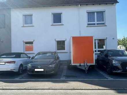 Sanierte 3-Zimmer-Hochparterre-Wohnung mit Einbauküche in Freiberg am Neckar