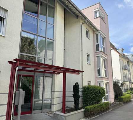 1,5-Zimmer-Wohnung mit Balkon, Einbauküche und Tiefgarage in Kirchheim