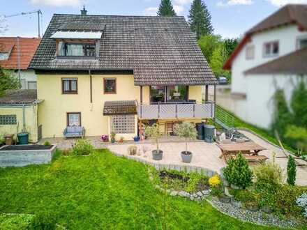 Energetisch modernisiert, groß und mit Traumaussicht: Haus mit viel Platz für Ihre Familie!