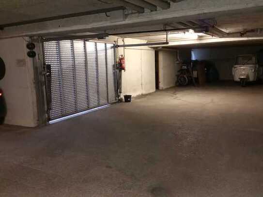 Tiefgarage Stellplatz für großes Auto